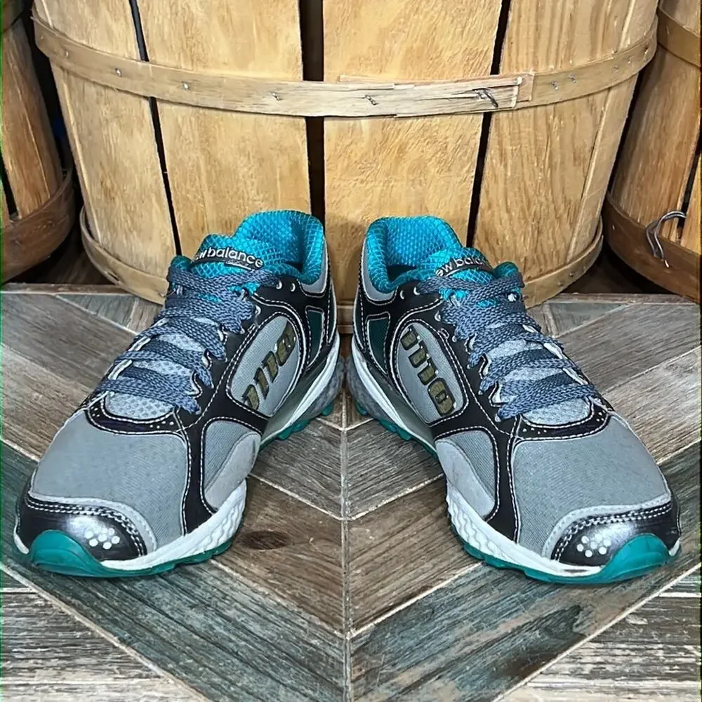 New Balance 1110 Silver Teal Gray Trail Running Shoes Sneakers Womens Size 8 B